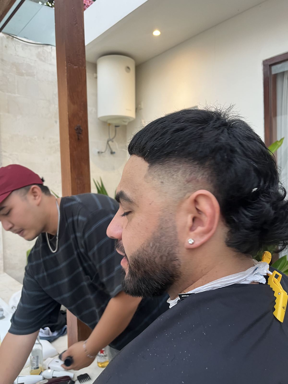 Zan trimming a client's beard on location
